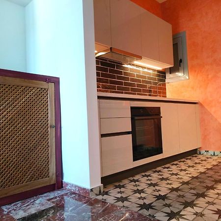 דירות אתונה Stylish Artistic Flat With View, Three Min To Metro מראה חיצוני תמונה
