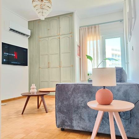 דירות אתונה Stylish Artistic Flat With View, Three Min To Metro מראה חיצוני תמונה