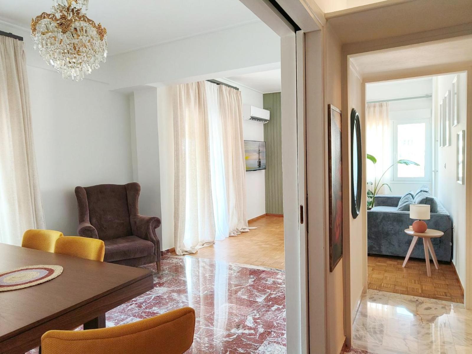 דירות אתונה Stylish Artistic Flat With View, Three Min To Metro מראה חיצוני תמונה