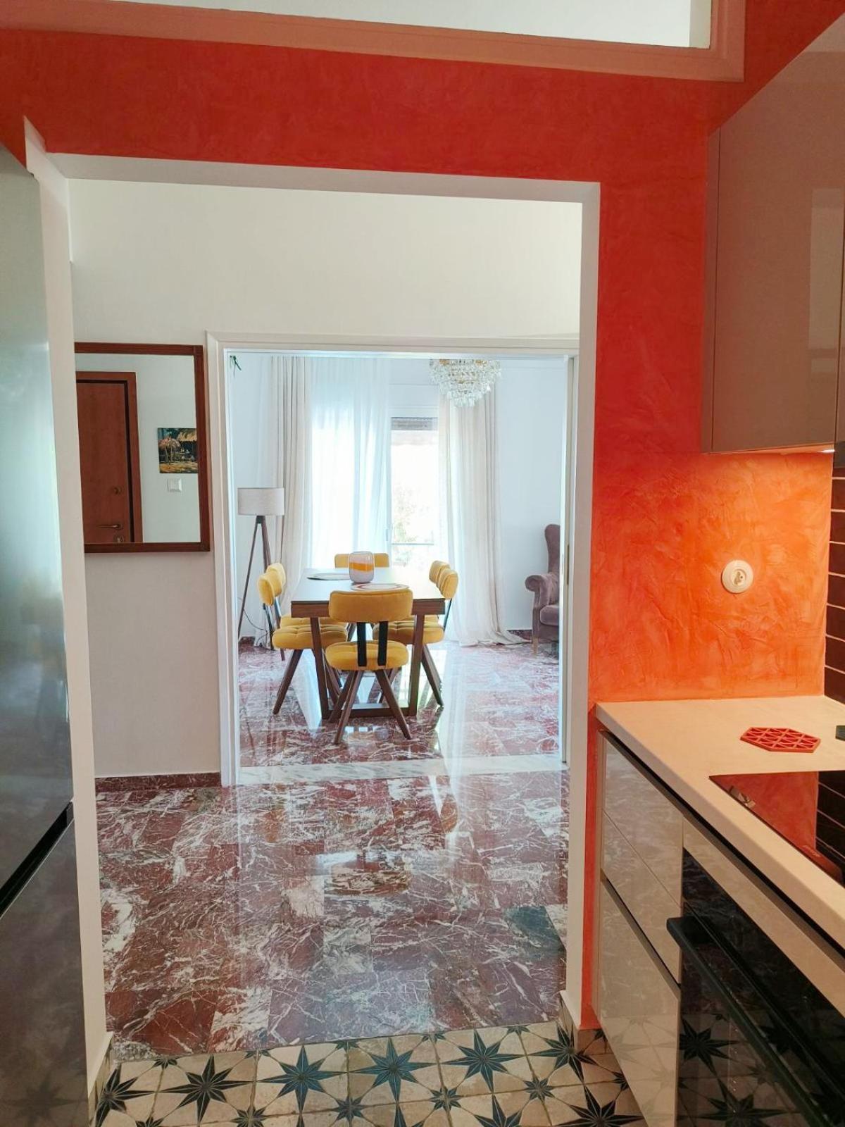 דירות אתונה Stylish Artistic Flat With View, Three Min To Metro מראה חיצוני תמונה