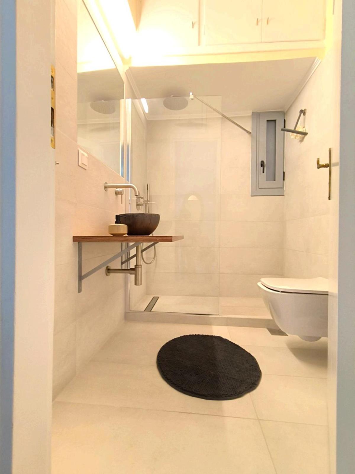 דירות אתונה Stylish Artistic Flat With View, Three Min To Metro מראה חיצוני תמונה