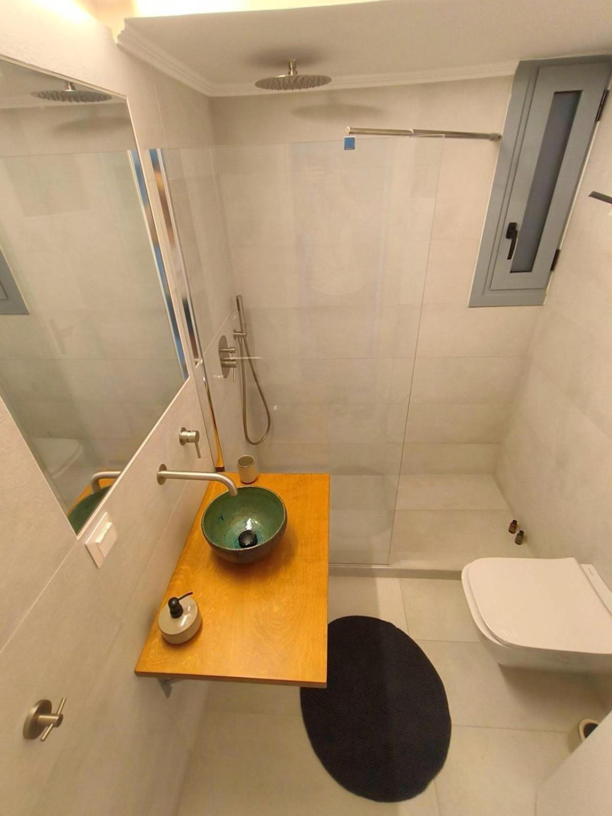 דירות אתונה Stylish Artistic Flat With View, Three Min To Metro מראה חיצוני תמונה