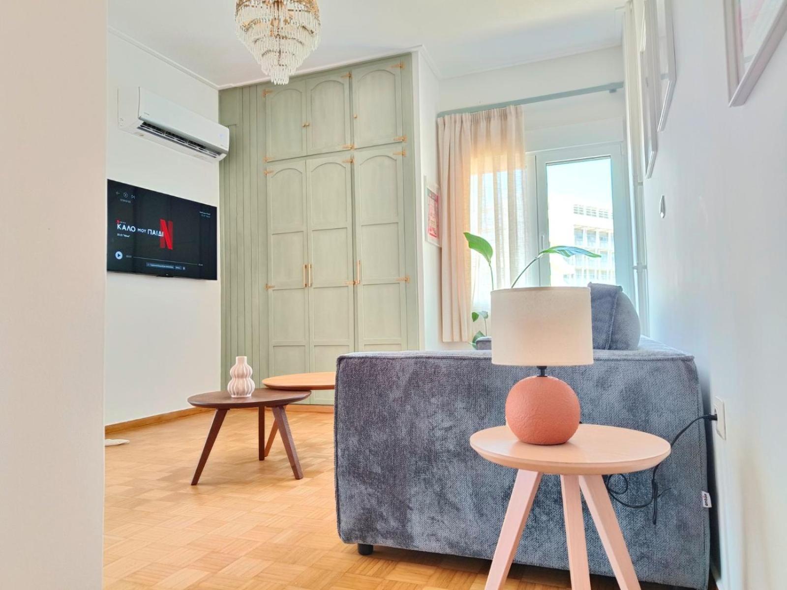 דירות אתונה Stylish Artistic Flat With View, Three Min To Metro מראה חיצוני תמונה